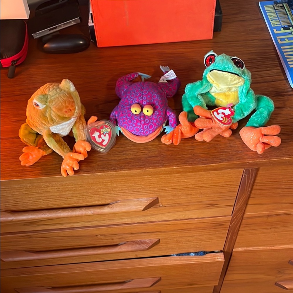 TY Beanie Babies Colorful Frog Set